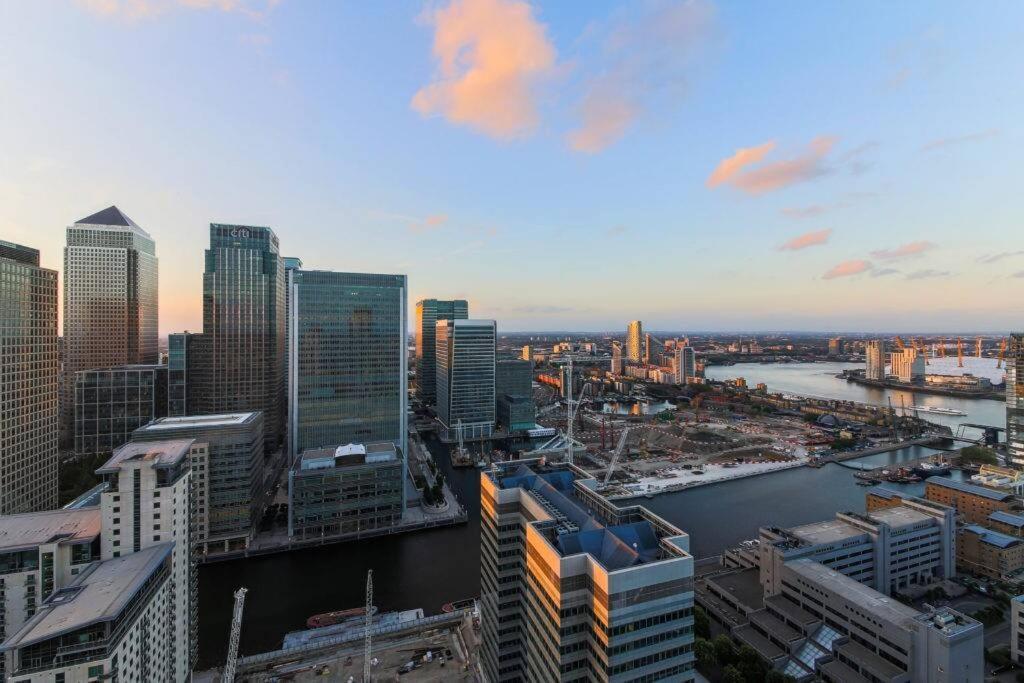Skyview Waterside City Luxury Apartment 런던 외부 사진