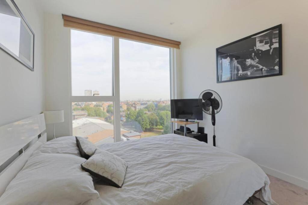 Skyview Waterside City Luxury Apartment 런던 외부 사진