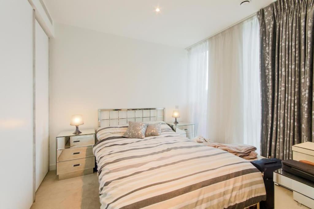 Skyview Waterside City Luxury Apartment 런던 외부 사진